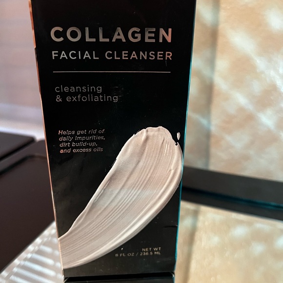 NIB Clinical Works COLLAGEN
FACIAL CLEANSER cleansing & exfoliating 8 oz. - Picture 1 of 4
